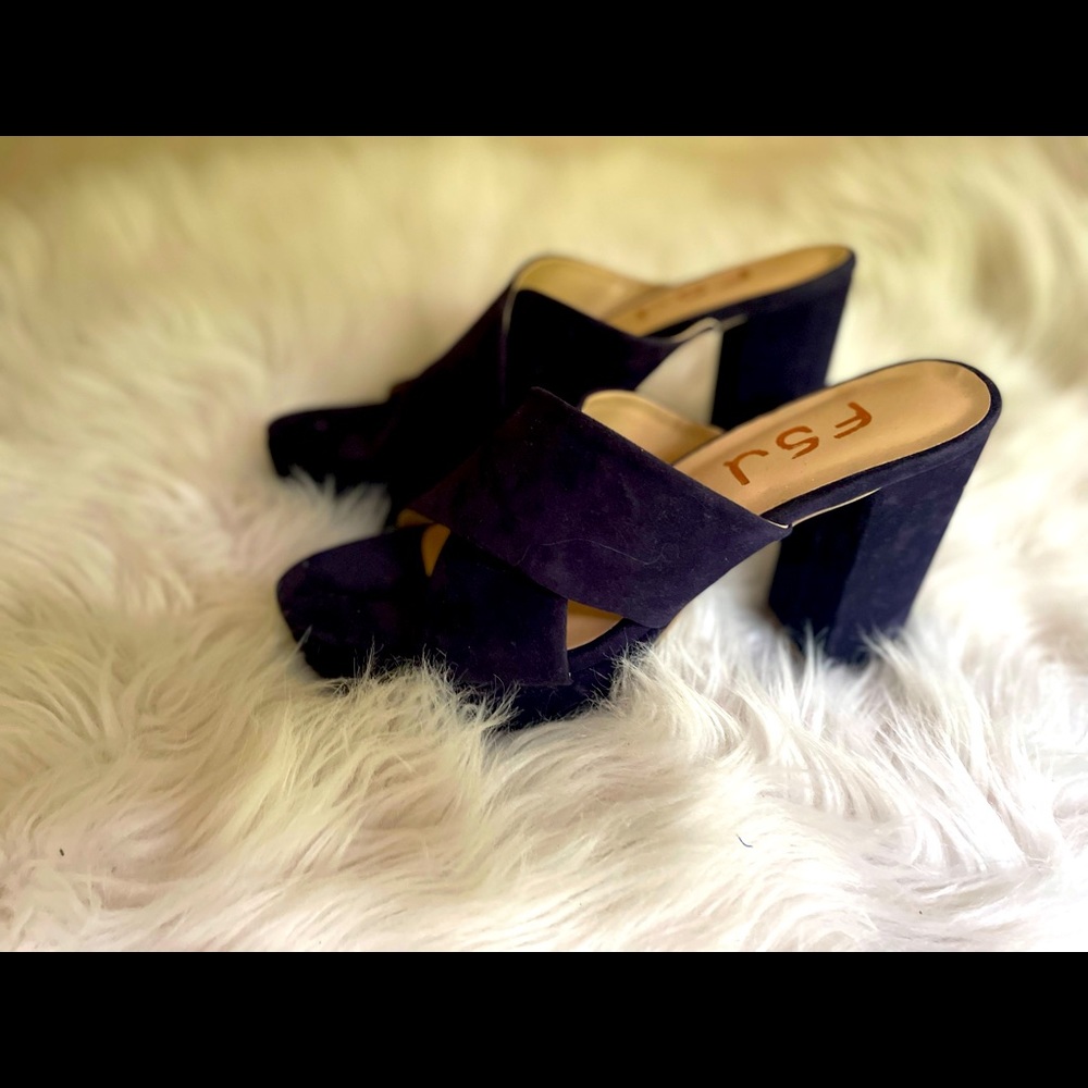 8.5 navy blue sandals